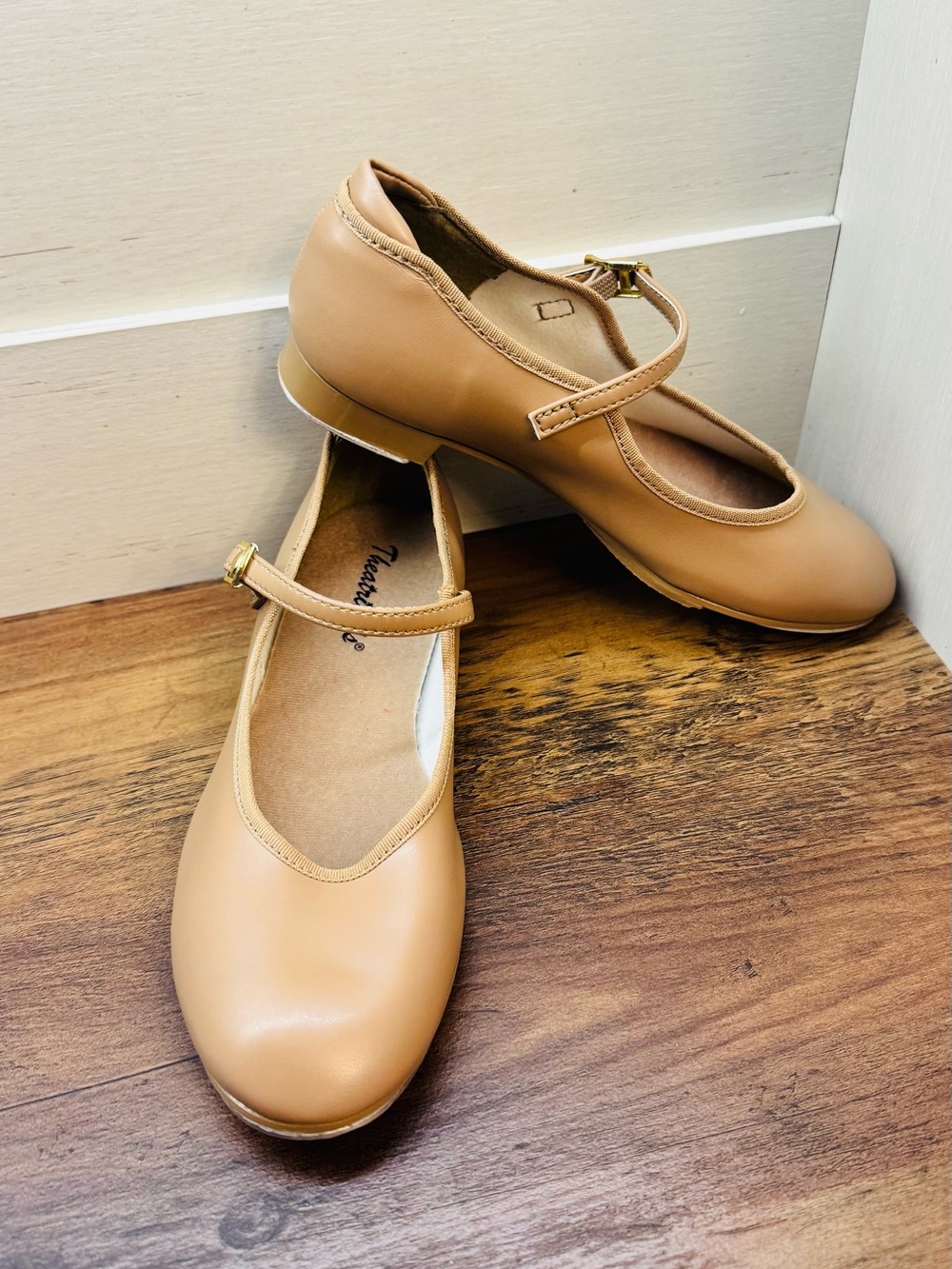 Theatricals Spotlights Tan Kids Tap Dance Shoes Size 1M Mary Jane Buckle NWOB